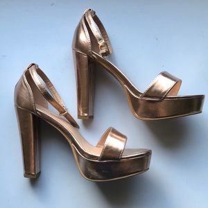 DONATED NWOT TOP Moda rose gold heels 7